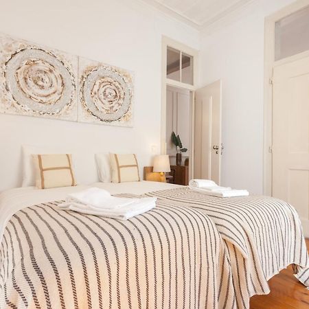 Tejo Vintage Three-Bedroom Apartment - By Lu Holidays Lisbon Bagian luar foto