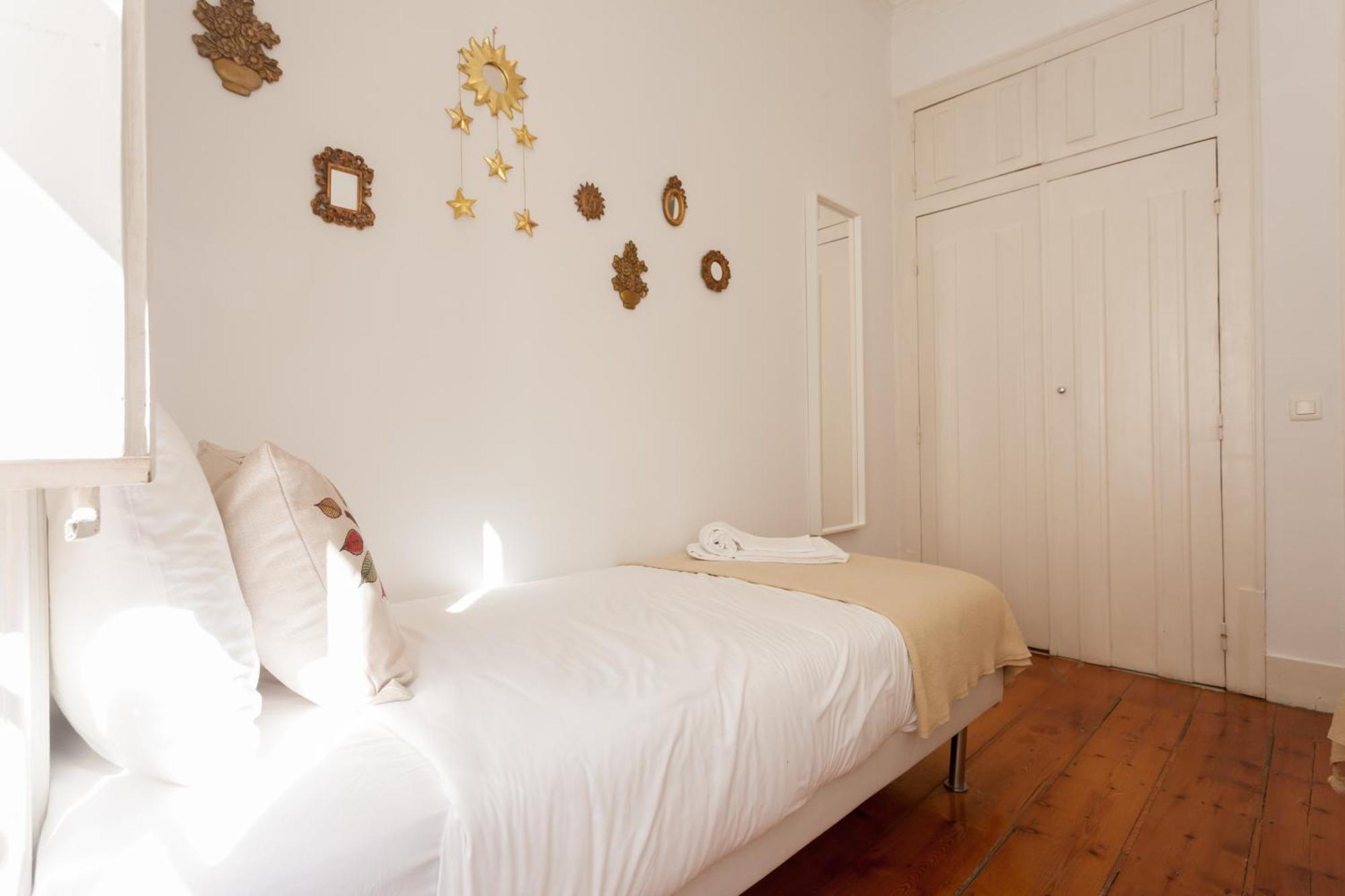 Tejo Vintage Three-Bedroom Apartment - By Lu Holidays Lisbon Bagian luar foto