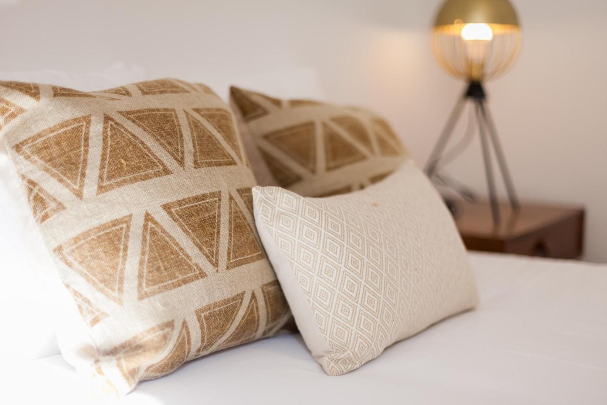 Tejo Vintage Three-Bedroom Apartment - By Lu Holidays Lisbon Bagian luar foto